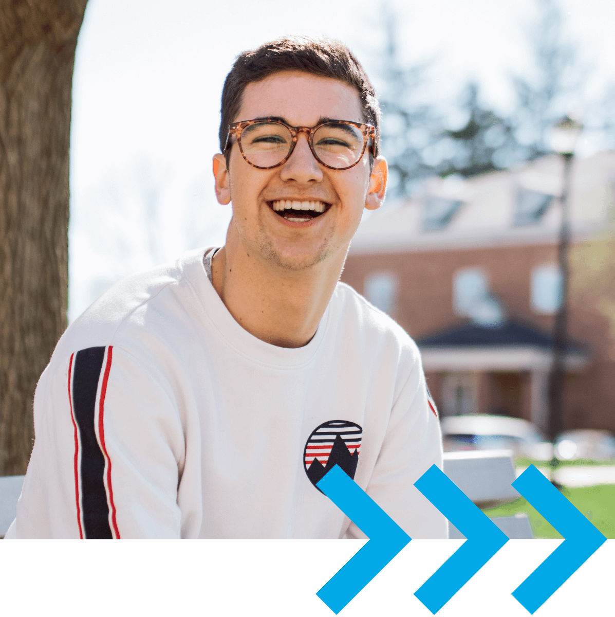 A smiling MVNU student